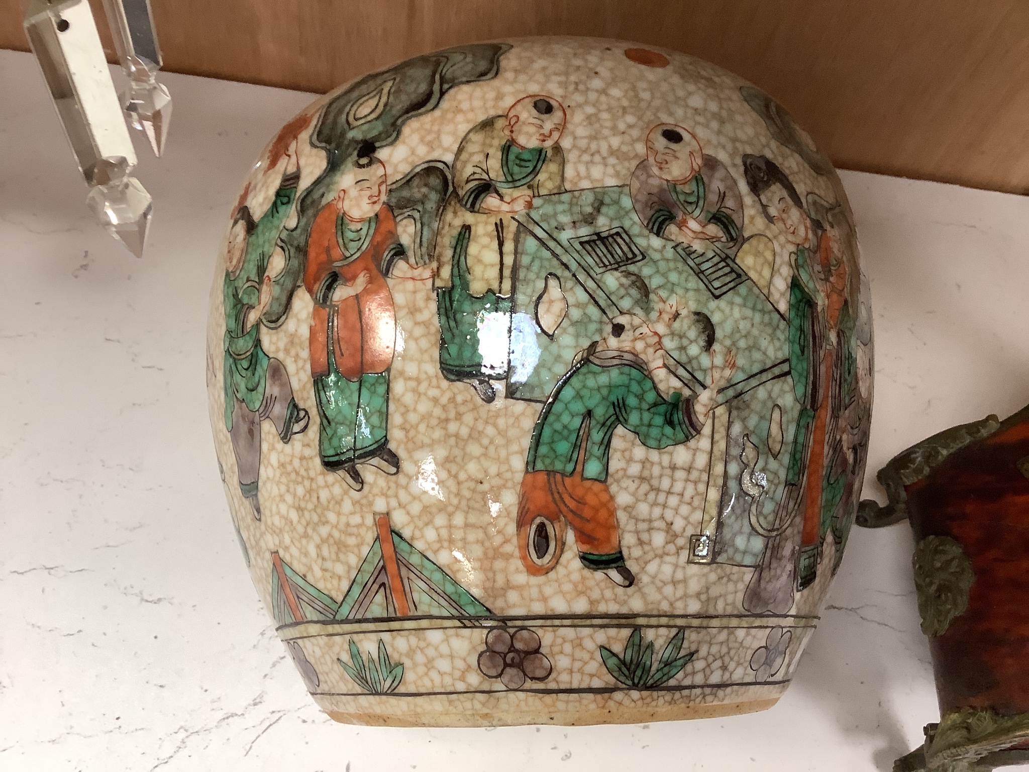 A Chinese famille verte crackle jar, early 20th century, 18cm high